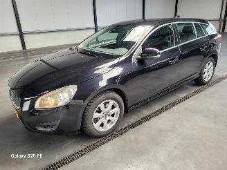 Volvo V-60 1.6 T3 110-KW Automaat Momentum 2013/5