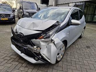 Vrakbiler auto Toyota Aygo 1.0 VTTi X-play 2016/1