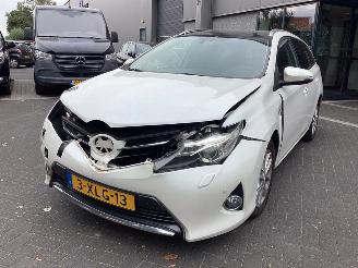 Vaurioauto  passenger cars Toyota Auris Touring Sports 1,8. 16V 2014/9
