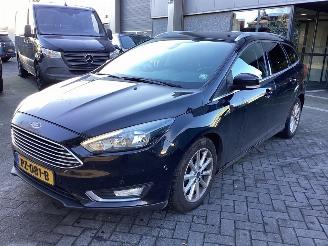 uszkodzony samochody osobowe Ford Focus 1.0 Titanium 2017/2