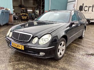 krockskadad bil auto Mercedes E-klasse 240 Avantgarde 2003/11