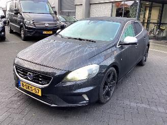 damaged passenger cars Volvo V-40 1.6 D2 2013/10