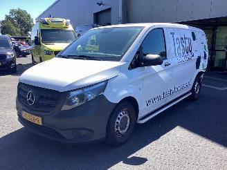 Voiture accidenté Mercedes Vito 109 CDI 2015/1
