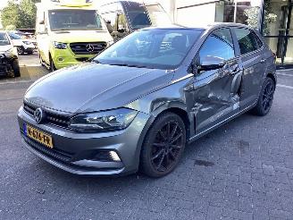 krockskadad bil auto Volkswagen Polo 10 MPI Beats 2019/5
