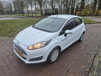 skadebil auto Ford Fiesta 1.6 TDCI Lease Style 2014/2