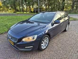 uszkodzony samochody osobowe Volvo V-60 1.6 D2 2014/5