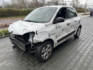 damaged passenger cars Renault Twingo 1.0 SCe Life airco 2020/6