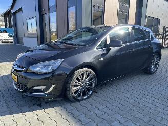 krockskadad bil auto Opel Astra 1.4 Turbo Sport 88kw Navi Clima Cruise PDC 2013/9