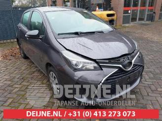Salvage car Toyota Yaris Yaris III (P13), Hatchback, 2010 / 2020 1.33 16V Dual VVT-I 2016/9