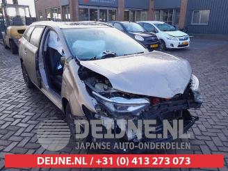 Vrakbiler auto Toyota Auris Touring Sports Auris Touring Sports (E18), Combi, 2013 / 2018 1.8 16V Hybrid 2015/11
