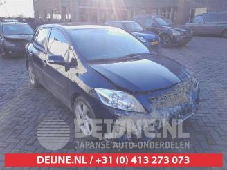 Vrakbiler auto Toyota Auris Auris (E15), Hatchback, 2006 / 2012 1.8 16V HSD Full Hybrid 2013/1