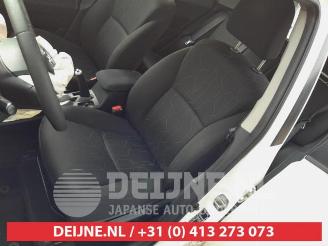 Toyota Auris Auris (E15), Hatchback, 2006 / 2012 1.33 Dual VVT-I 16V picture 15