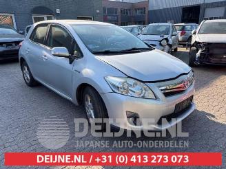 Vrakbiler auto Toyota Auris Auris (E15), Hatchback, 2006 / 2012 1.8 16V HSD Full Hybrid 2010/10