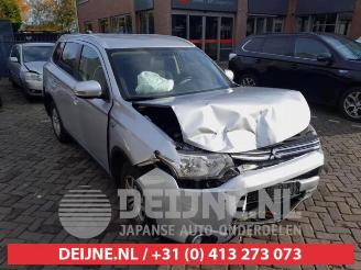 Coche siniestrado Mitsubishi Outlander Outlander (GF/GG), SUV, 2012 / 2022 2.0 16V PHEV 4x4 2015/7