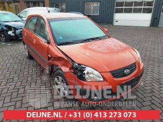 Coche siniestrado Kia Rio Rio II (DE), Hatchback, 2005 / 2011 1.4 16V 2006/10