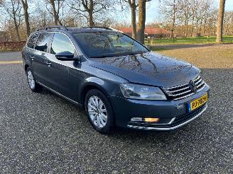 uszkodzony samochody osobowe Volkswagen Passat 2.0 tdi automaat Comfortline 2011/2