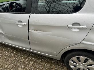 Peugeot 108 1.0 active apple carplay picture 8