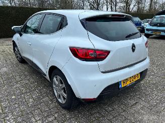 krockskadad bil auto Renault Clio 1.5 dci Night & Day 2015/12