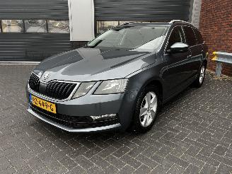 krockskadad bil auto Skoda Octavia 1.0 TSI STATION NAVI / CRUISE / PDC 2018/3