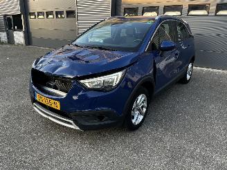 Vaurioauto  passenger cars Opel Crossland 1.2 TURBO / NAVI / CRUISE / PDC 2019/6