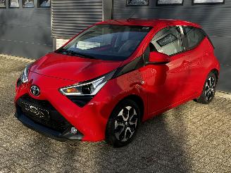 uszkodzony samochody osobowe Toyota Aygo 1.0 VVTi CAMERA / CRUISE / AIRCO 2020/10