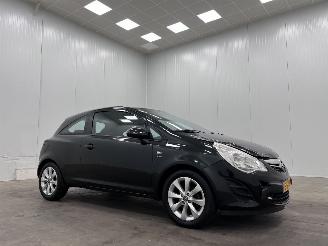 Damaged car Opel Corsa 1.4 16V Airco 2013/2