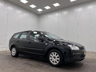 Coche accidentado Ford Focus Wagon 1.6i Airco 2006/4
