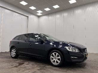 Schadeauto Volvo V-60 2.0 D2 Kinetic Navi Clima 2015/6
