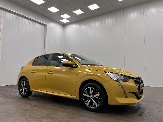 damaged passenger cars Peugeot 208 1.2 PureTech Active 5-drs Airco 2021/4