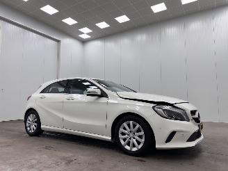 damaged passenger cars Mercedes A-klasse 180 Lease Edition Navi Clima 2016/11