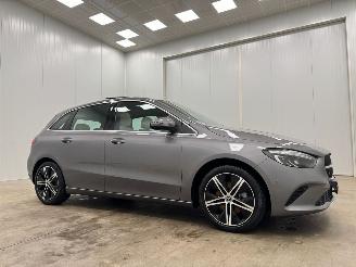Voiture accidenté Mercedes B-klasse 180 Luxury Line Panoramadak Navi clima 2024/1
