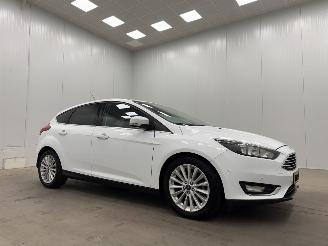 Vaurioauto  passenger cars Ford Focus 1.0 Titamium 5-drs Navi Clima 2016/10