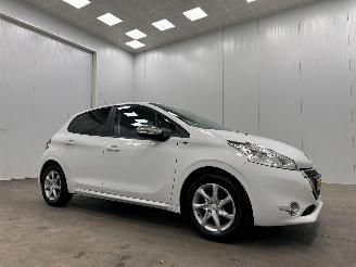 skadebil auto Peugeot 208 1.2 PureTech Style Pack Navi Airco 2015/6