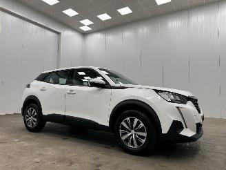 Schadeauto Peugeot 2008 1.2 PureTech Active Navi Clima 2021/12