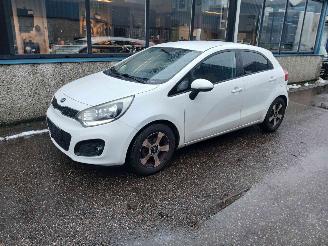 skadebil auto Kia Rio Rio III (UB) Hatchback 1.2 CVVT 16V (G4LA5) [63kW] 2012/12
