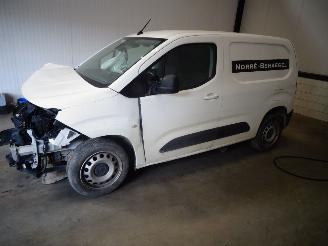 Salvage car Opel Combo 1.5 HDI AUTOMAAT 2022/3