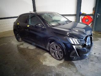 Salvage car Peugeot 208 1.2 THP 2021/12