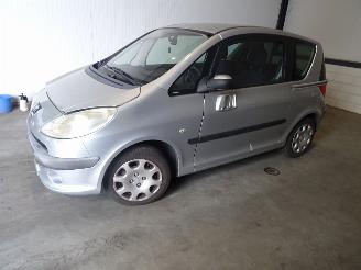 Salvage car Peugeot 1007 1.4 2006/8