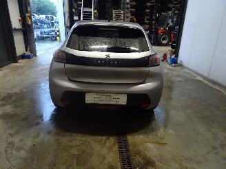 Peugeot 208 1.2 THP picture 2