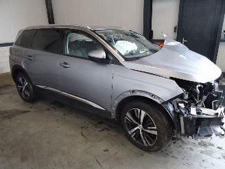 Salvage car Peugeot 5008 1.2 THP 2019/4