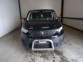 Salvage car Peugeot Partner 1.5 HDI 2022/1