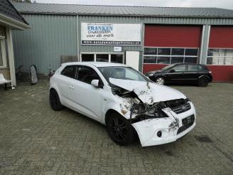 Vrakbiler auto Kia Cee d  2011/4