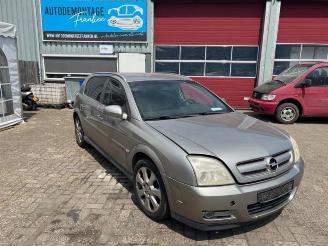Uttjänta bilar auto Opel Signum  2004/9