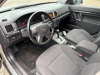 Opel Signum Signum (F48), Hatchback 5-drs, 2003 / 2008 2.2 Direct 16V picture 4