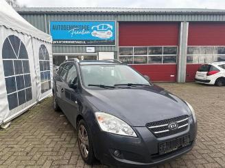 Coche siniestrado Kia Cee d Cee'd Sporty Wagon (EDF), Combi, 2007 / 2012 1.4 16V 2009/2
