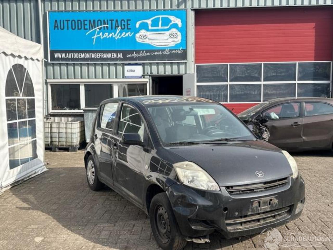 Daihatsu Sirion Sirion 2 (M3), Hatchback, 2005 1.0 12V DVVT