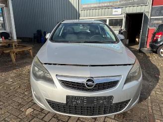 Opel Astra Astra J Sports Tourer (PD8/PE8/PF8), Combi, 2010 / 2015 1.7 CDTi 16V picture 2