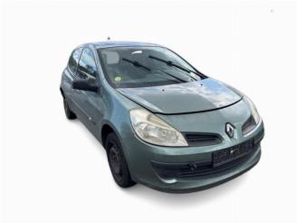 Vrakbiler auto Renault Clio Clio III (BR/CR), Hatchback, 2005 / 2014 1.2 16V 75 2007/11