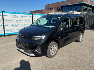 Vaurioauto  passenger cars Opel Combo 1.5 Life 2024/4