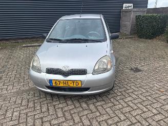 Voiture accidenté Toyota Yaris  2001/9